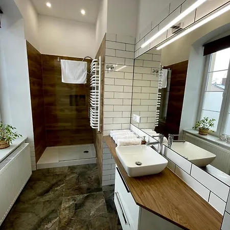 7 Kamienic 29 Lok 2b Vis A Vis Jasnej Góry Częstochowa